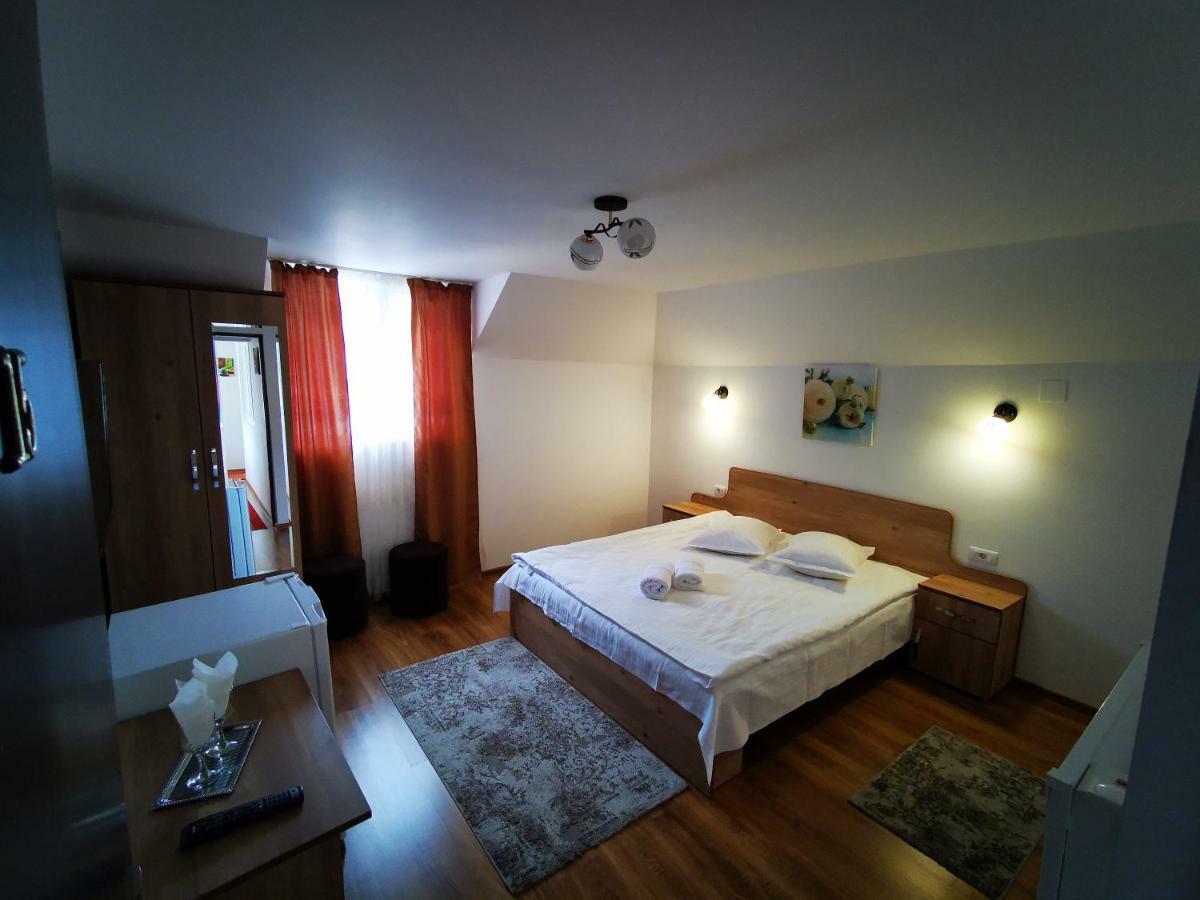Pensiunea La Ionica Dâmbovicioara Bagian luar foto