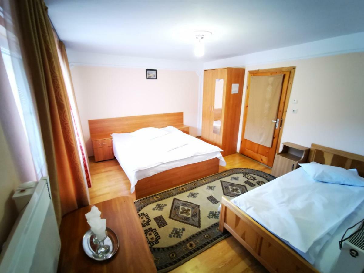 Pensiunea La Ionica Dâmbovicioara Bagian luar foto